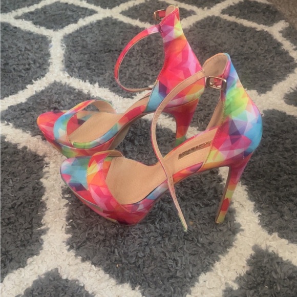 Lovely heels - Picture 3 of 4